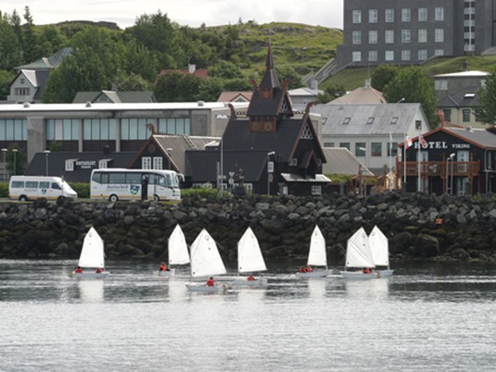 Hafnarfjörður. Flokkarnir boða til framboðsfundar í kvöld.