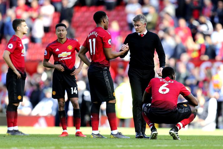 Ole Gunnar Solskjær með leikmönnum sínum eftir tapið á móti Cardiff í lokaumferðinni.