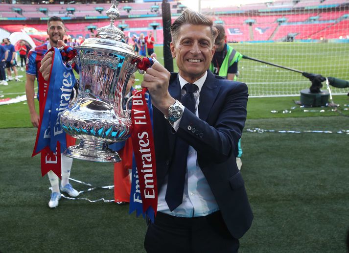 Steve Parish formaður Crystal Palace fagnaði FA bikarnum mikið.