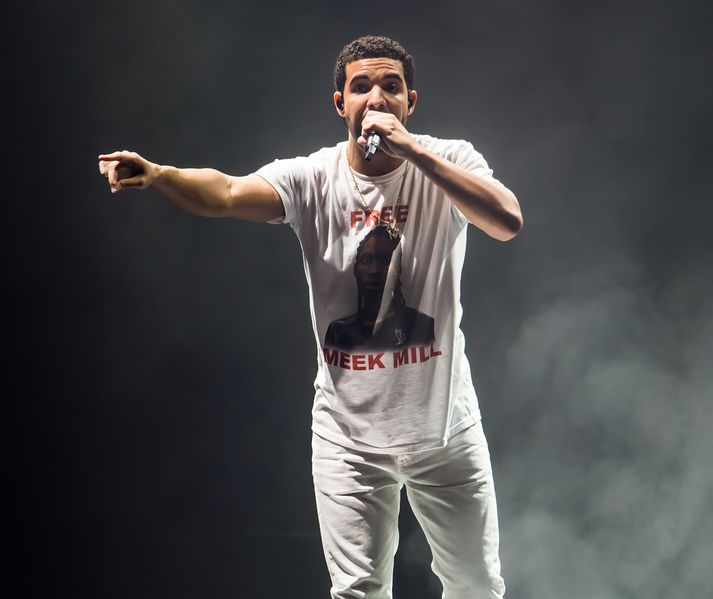 Rapparinn Drake kom aðdáendum sínum á óvart.