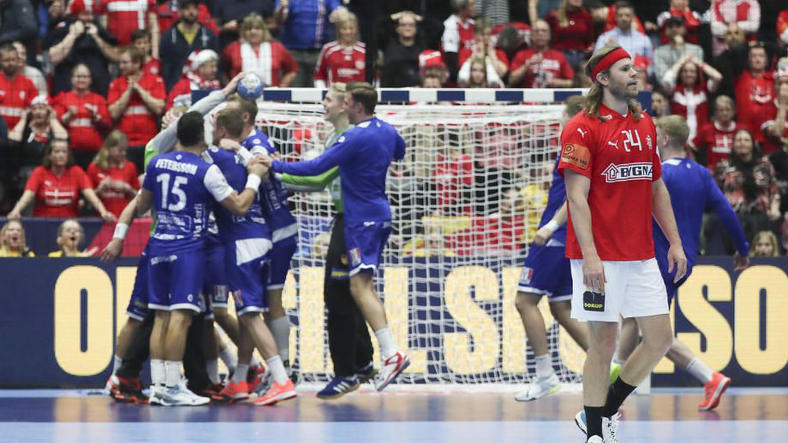 Детроль франция. Чемпионат европы сенсации. Чемпионат европы сенсации. Европейский футбол. Чемпионат европы сенсации.