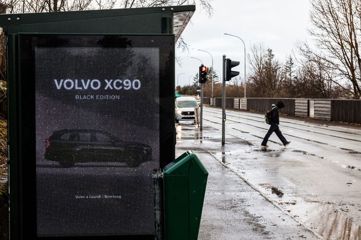 Gangbrautin á Kársnesbraut er sérlega hættuleg að sögn föðurs í Kópvogi. 