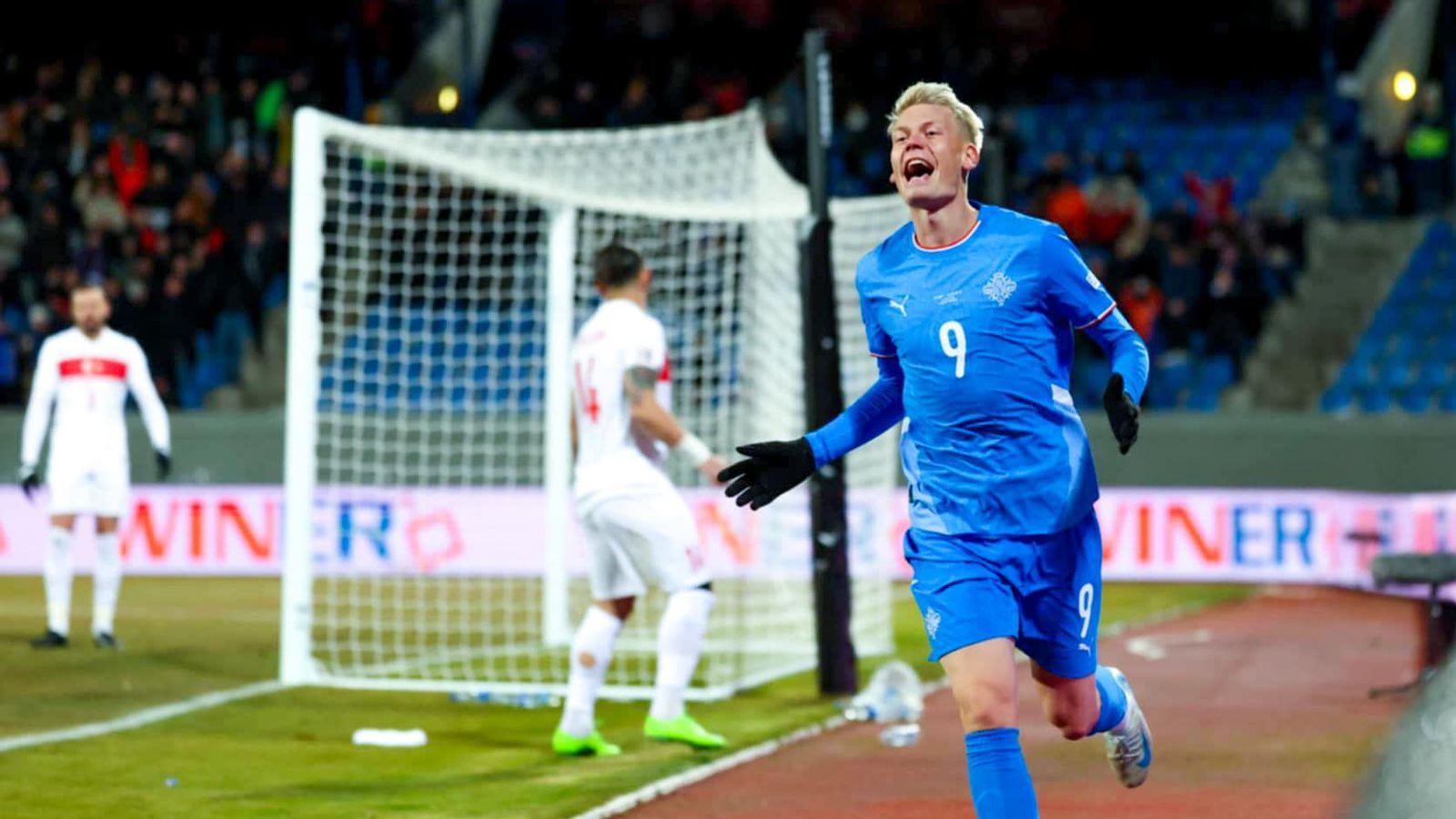 Kanada - Ís­land | Á HM slóðum