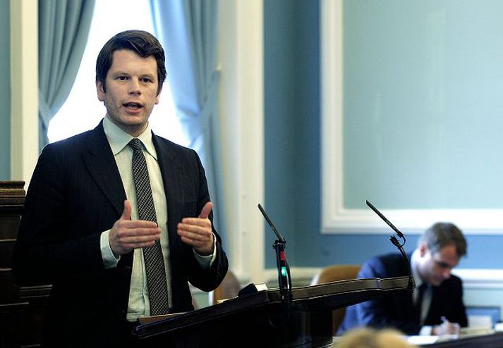 Húsnæðismálin í brennidepli Guðmundur Steingrímsson vill að höfuðstóll húsnæðislána verði lækkaður. Auk þess að það gagnist heimilunum kæmi það sér vel fyrir efnahagslífið. fréttablaðið/gva