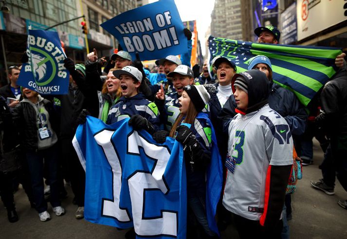Stuðningsmenn Seattle Seahwks, sem er í eigu auðjöfursins og Íslandsvinarins Paul Allen, eru mættir á austurströndina. Þeir ganga undir viðurnefninu "Tólfti maðurinn“.