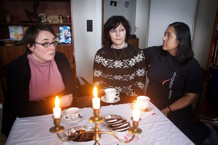 Hugmyndaríkar. Sesselja, Margrét og Maria Helena í stofunni hjá Sesselju þar sem lagt var á ráðin fyrir verkefnið Vinafjölskyldur í Vesturbæ.