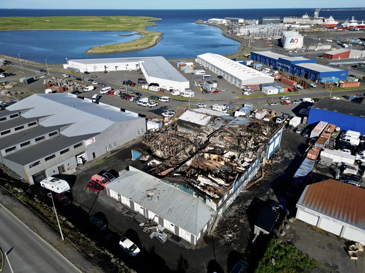 Húsið stendur við Hvaleyrarbraut í Hafnarfirði.