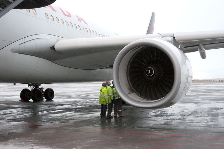 Flugvél Air Canada lenti á Keflavíkurflugvelli fyrir nokkrum árum vegna bilunar í hreyfli vélarinnar.