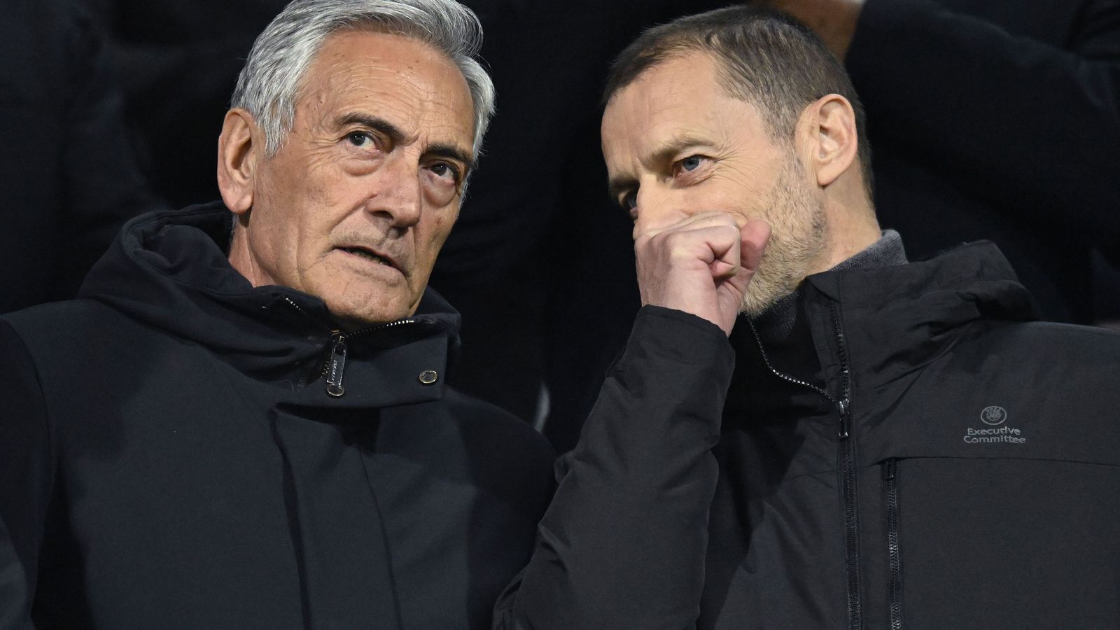 For­setinn segir af sér og UEFA hótar Í­tölum