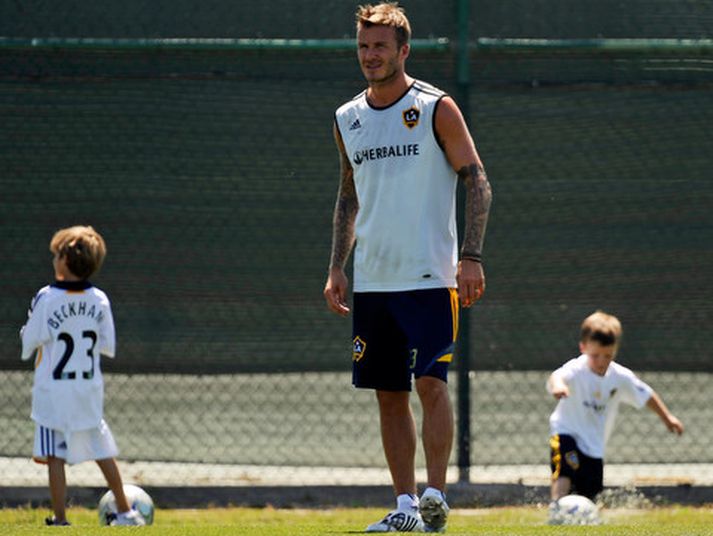 David Beckham með strákunum sínum á æfingu hjá Los Angeles Galaxy.