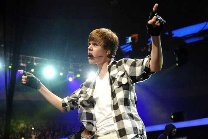Justin Bieber þykir fátt jafn skemmtilegt og að hrekkja vini sína eins og vinur hans Wilson Warren fékk að kynnast.