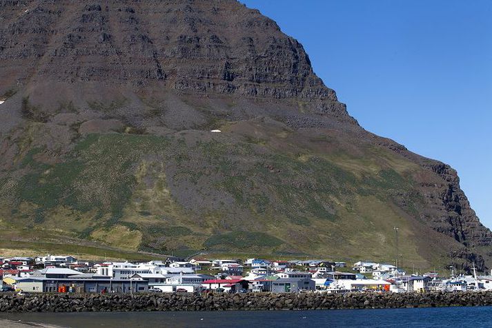 Umfangsmikil rannsókn á mansali hefur staðið yfir að undanförnu vegna fiskvinnslufyrirtækis sem er starfandi í Bolungarvík. Upphaflega var málið rannsakað sem fjárkúgun.