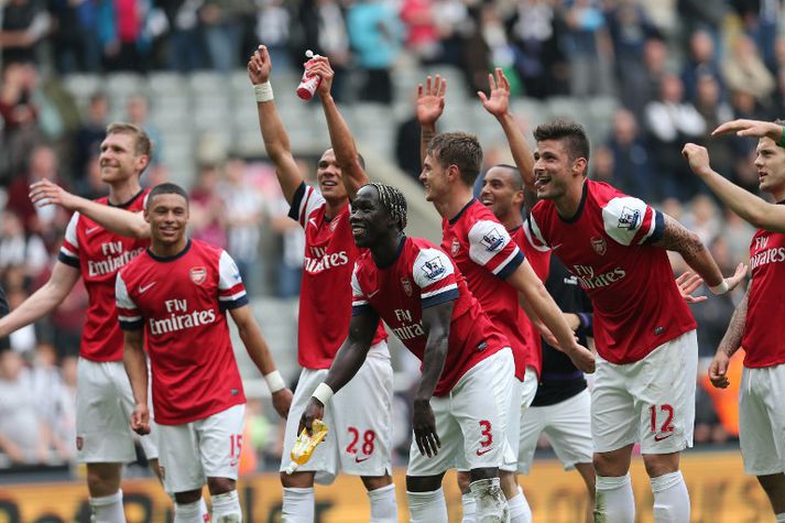 Liðsmenn Arsenal fagna í leikslok.