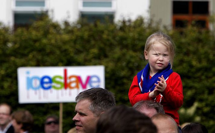 Icesave Sautján þingmenn voru á mælendaskrá á Alþingi við 2. umræðu um Icesave-frumvarp ríkisstjórnarinnar um kl. 18.20 í gær. Fundi var haldið áfram allt kvöldið.