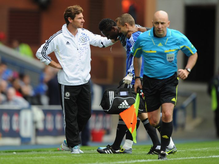 John Obi Mikel og André Villas-Boas.
