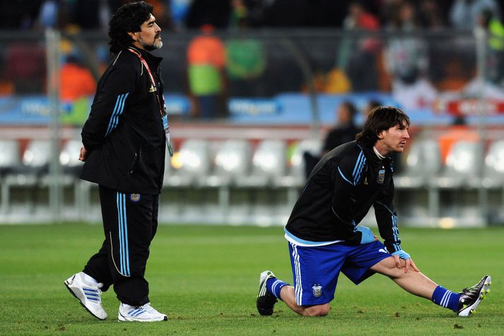 Diego Maradona þjálfaði Lionel Messi hjá argentínska landsliðinu.