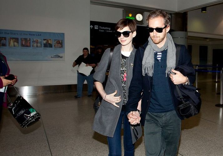 Anne Hathaway og Adam Shulman