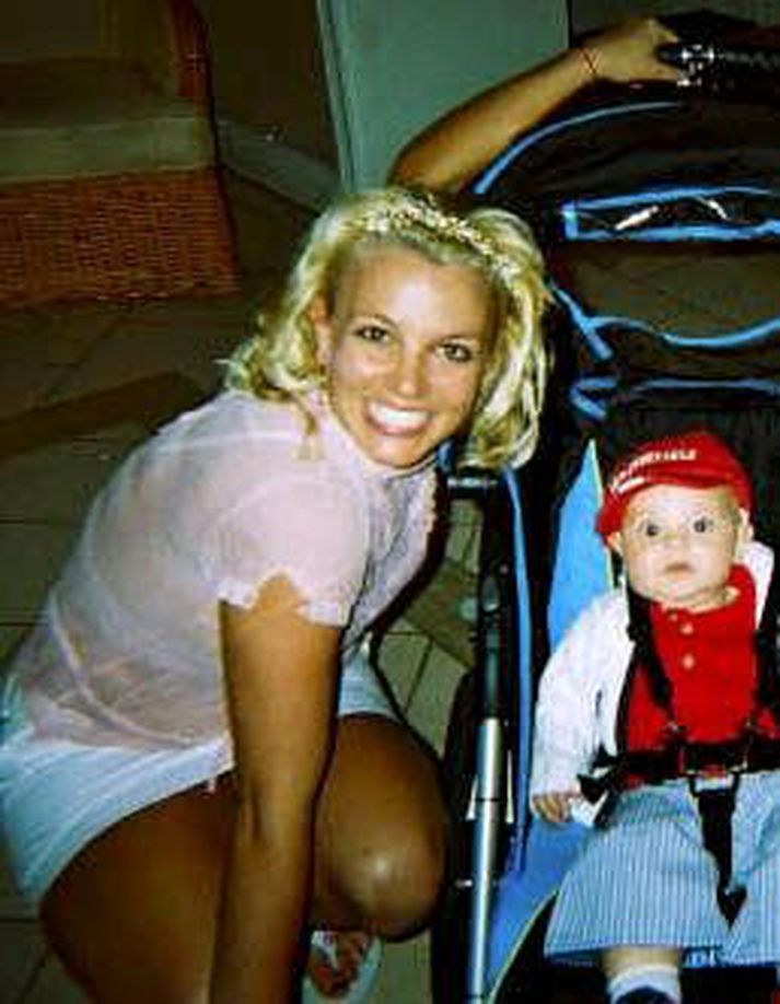 Nýbakaðir foreldrar. Britney Spears og Kevin Federline ásamt Sean Preston, fyrra barni sínu, en nú eiga þau saman tvo syni. Seinni sonurinn hefur fengið sömu upphafsstafi og bróðir hans.