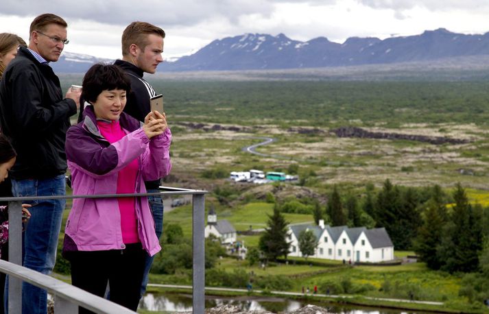 Mikið og gott útsýni er yfir Þingvelli af Hakinu.