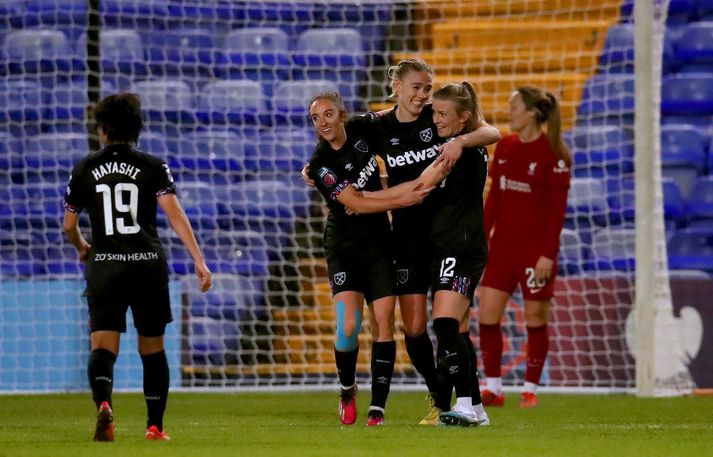 Dagný Brynjarsdóttir fagnar sigurmarki sínu fyrir West Ham á móti Liverpool í gær.