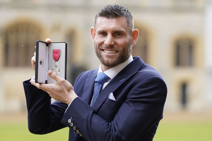 Milner hlaut orðuna við hátíðlega athöfn í Windsor kastala.