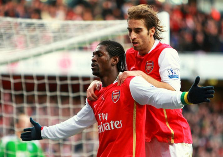 Mathieu Flamini fagnar marki með Emmanuel Adebayor.