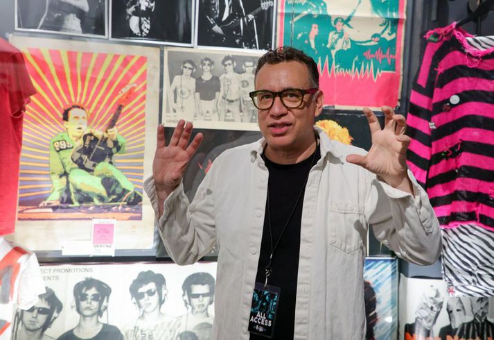 Fred Armisen er margt til lista lagt og sækir klakann heim í september. 