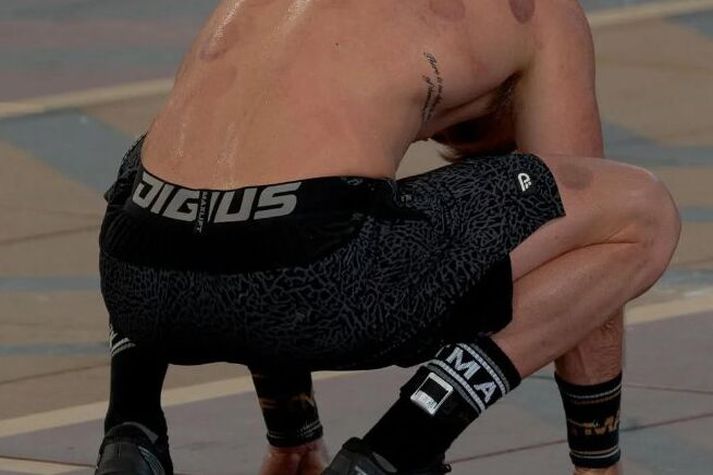 CrossFit kappinn Jack Monaghan tók slæma ákvörðun og má ekki keppa aftur í CrossFit fyrr en hann er orðin þrítugur.