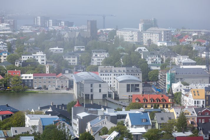 Reykjavíkurborg er langt frá því að geta boðið öllum ársgömlum börnum leikskólapláss.