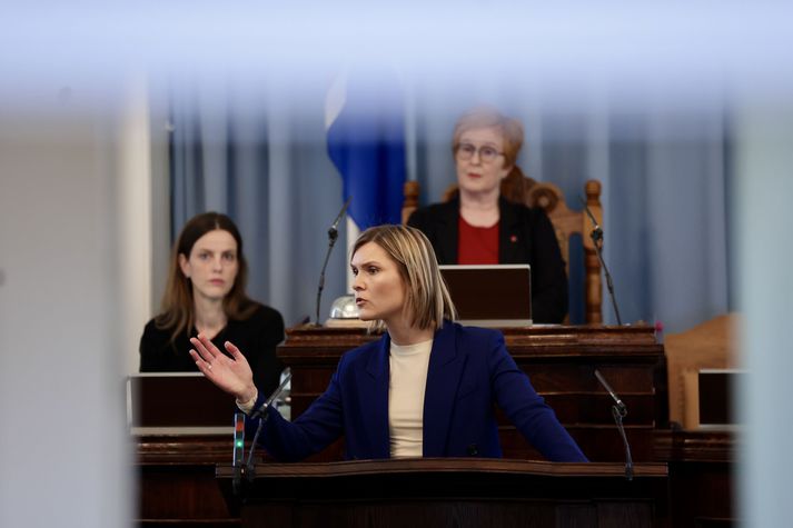 Kristrún er augljóslega orðin afar þreytt á þráspurningum stjórnarandstöðunnar um 29. ágúst 2026; hvort halda skuli áfram aðildarviðræðum Íslands við Evrópusambandið (ESB).