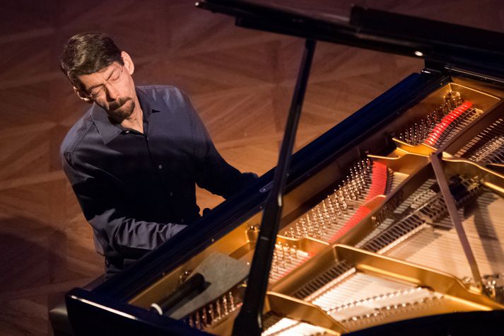 Fred Hersch er einn fremsti djasspíanisti samtímans, segir í dómi.