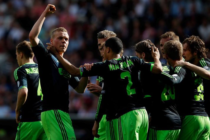 Kolbeinn fagnar marki sínu í dag.