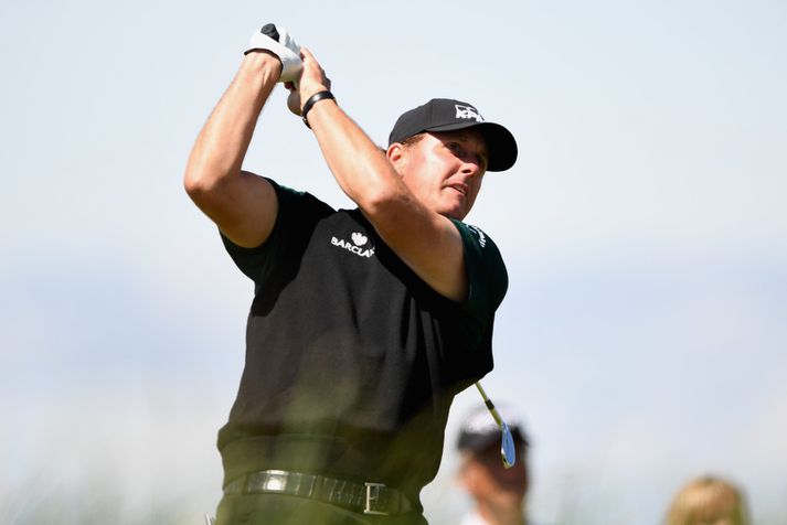 Phil Mickelson byrjar vel.