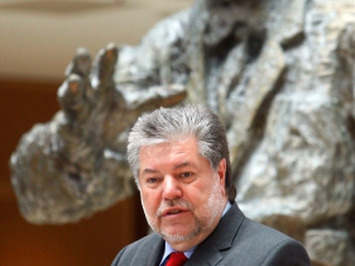 Kurt Beck ásamt hári og skeggi.