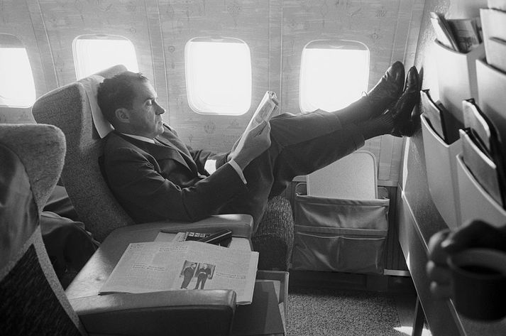 Richard Nixon kom til Íslands árið 1957, þá varaforseti og aftur árið 1971 þegar hann var orðinn forseti. Myndin er frá því þegar hann var á leið í fyrri heimsóknina.