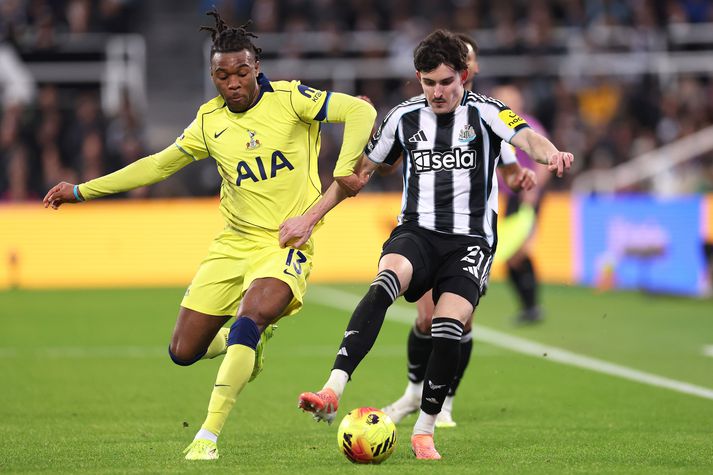 Newcastle United er stærra félag en Tottenham að mati Bjarna Guðjónssonar.