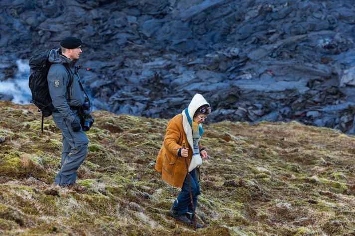 Þegar gossvæðinu var lokað seinnipart þriðjudags vegna gasmengunar þurftu sérsveitarlögreglumenn að aðstoða við að rýma svæðið.