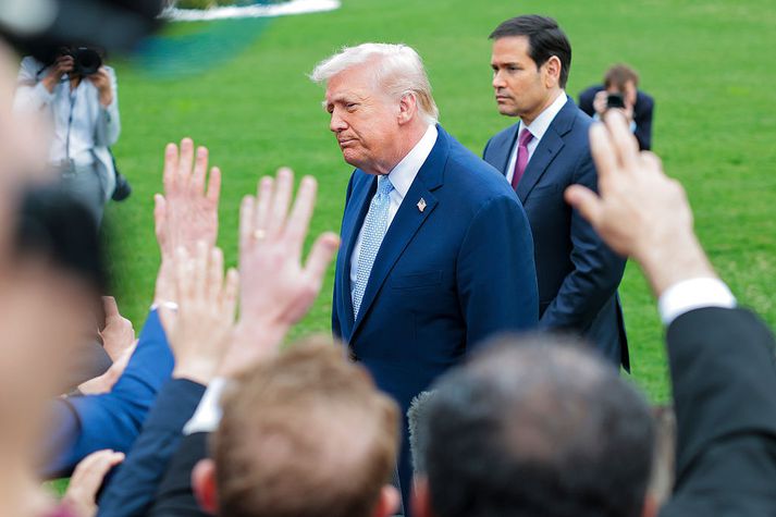 Donald Trump segist ætla að gjöreyða orkuinnviðum Íran verði Hormússundið ekki opnað.