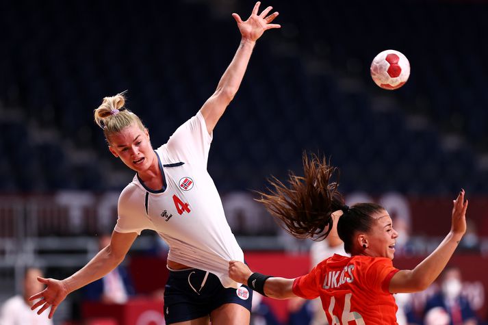Veronica Kristiansen er ein þeirra handboltakvenna sem eru mjög ósáttar með að þurfa að spila í hvítum stuttbuxum.