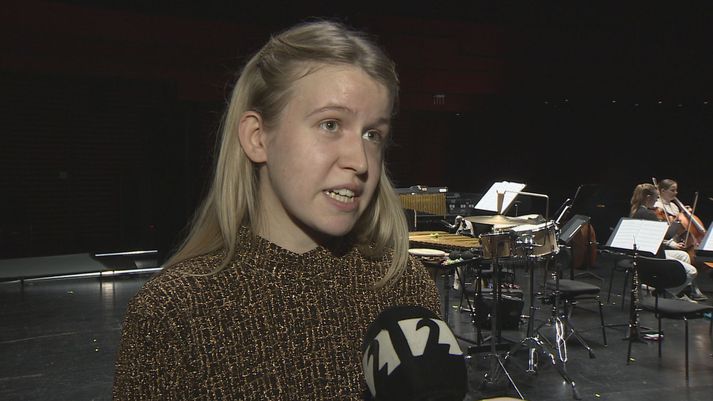 Ragnheiður Ingunn kláraði bakkalárpróf í söng og fiðluleik við Listaháskóla Íslands þar sem hún nam auk þess hljómsveitarstjórnun.