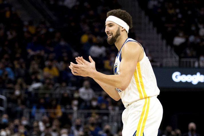 Klay Thompson fagnar körfu í sigri Golden State Warriors á Cleveland Cavaliers í nótt.