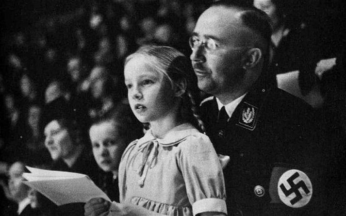 Himmler ásamt dóttur sinni, Gudrunu.
