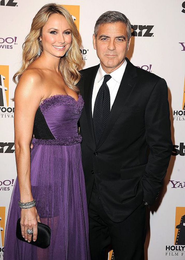 George Clooney segir kærustu sína, Stacy Keibler, mun sterkari en hann. nordicphotos/getty
