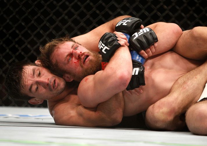 Gunnar Nelson átti fá svör við tökum Demian Maia.