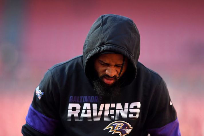 Earl Thomas skrifaði undir fjögurra ára samning við Baltimore Ravens í mars í fyrra sem gefur honum 55 milljónir dollara en þar af eru 32 milljónir gulltryggðar. 55 milljónir Bandaríkjadala eru meira en átta milljarðar í íslenskum krónum.