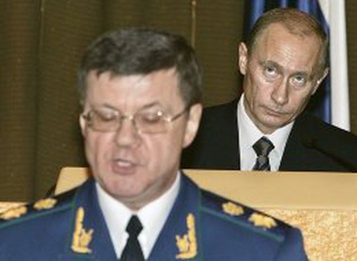 Aðalsaksóknari Rússlands, Yuri Chaika, og Vladimir Putin Rússlandsforseti á ráðstefnu í dag þar sem Pútin lagði áherslu á að koma í veg fyrir spillingu.