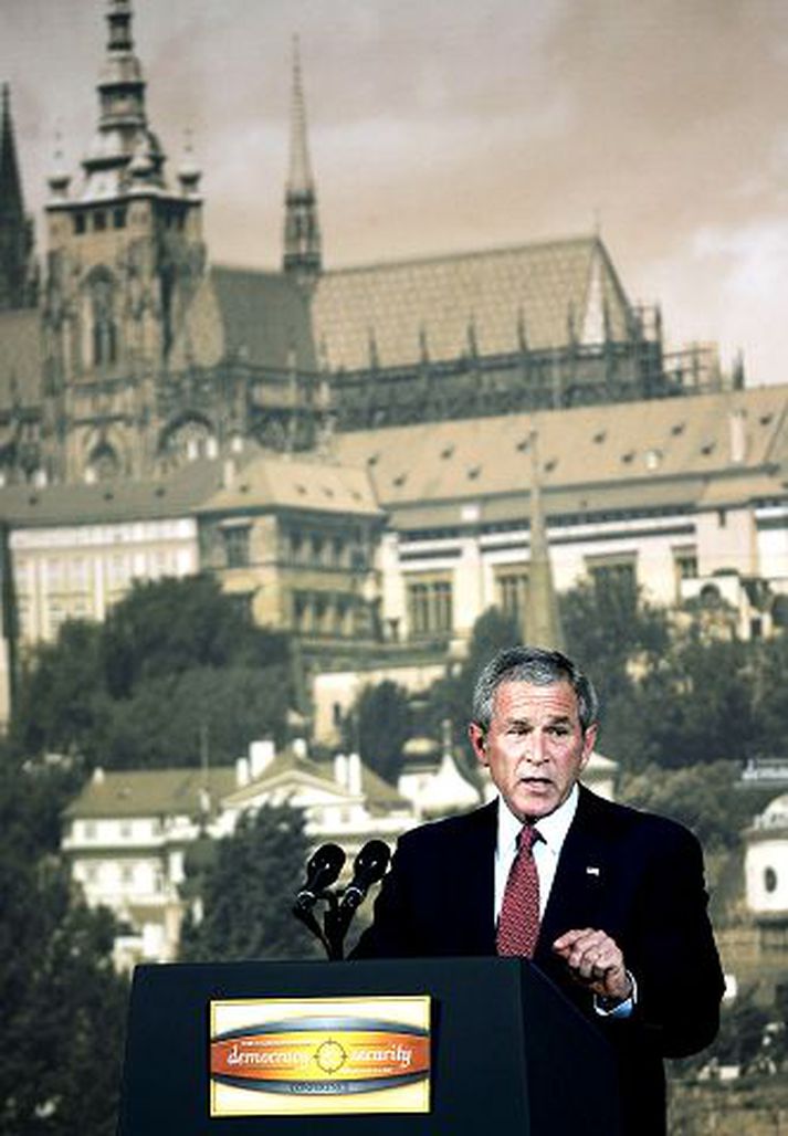 Bandaríkjaforseti segir að Tékkar þurfi ekki að velja á milli Bandaríkjanna og Rússlands, heldur geti verið vinir beggja.