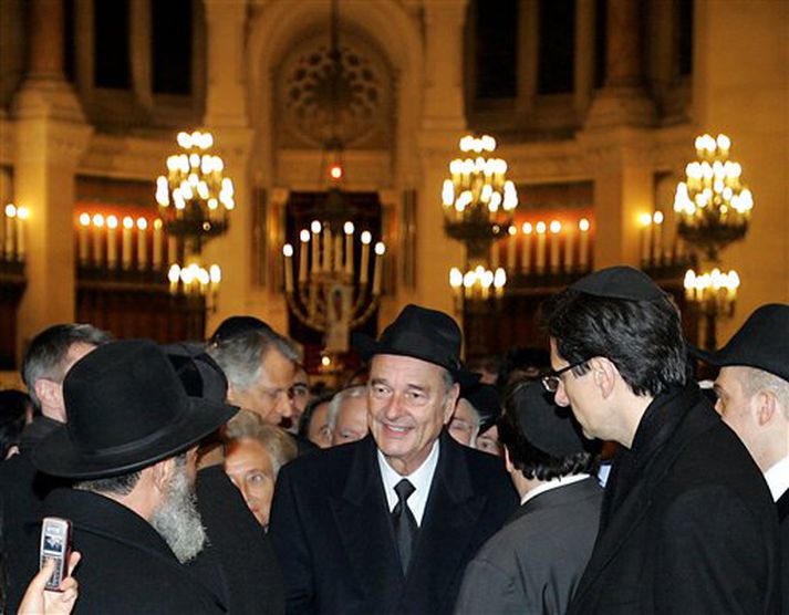 Jacques Chirac, Frakklandsforseti, við minningarathöfnina í París í gær.