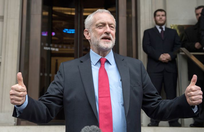 Jeremy Corbyn saxar á forskot May.