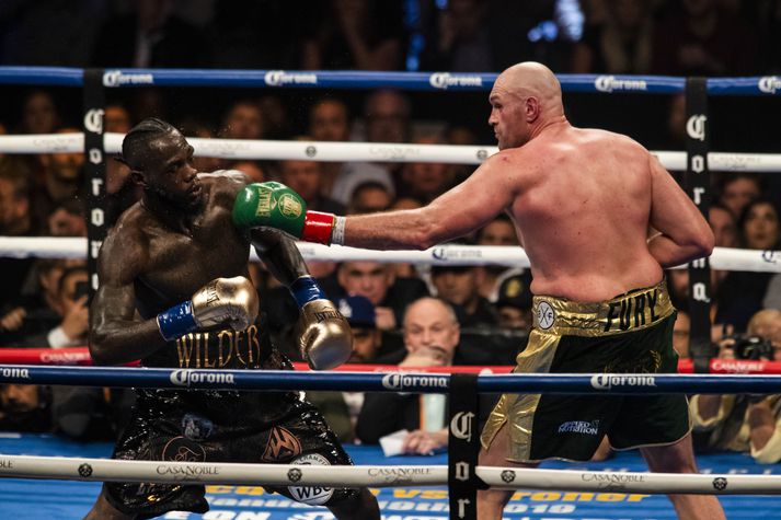 Wilder og Fury gerðu umdeilt jafntefli fyrir rúmu ári.